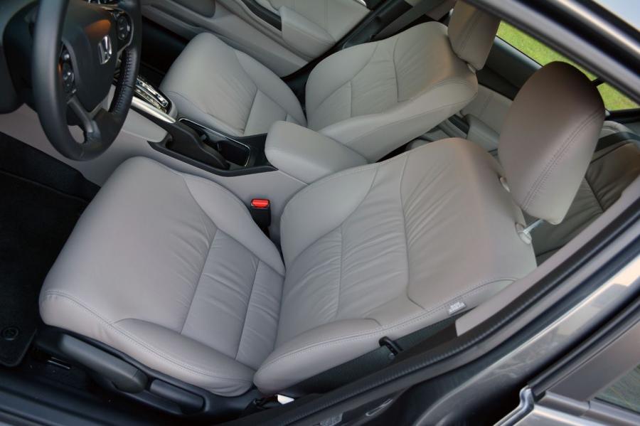  Honda Civic Hybrid 2013 года  (фото 20 из 29)